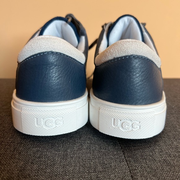 NWOB Men’s UGG Baysider Navy Leather Waterproof Sneakers - Picture 9 of 13